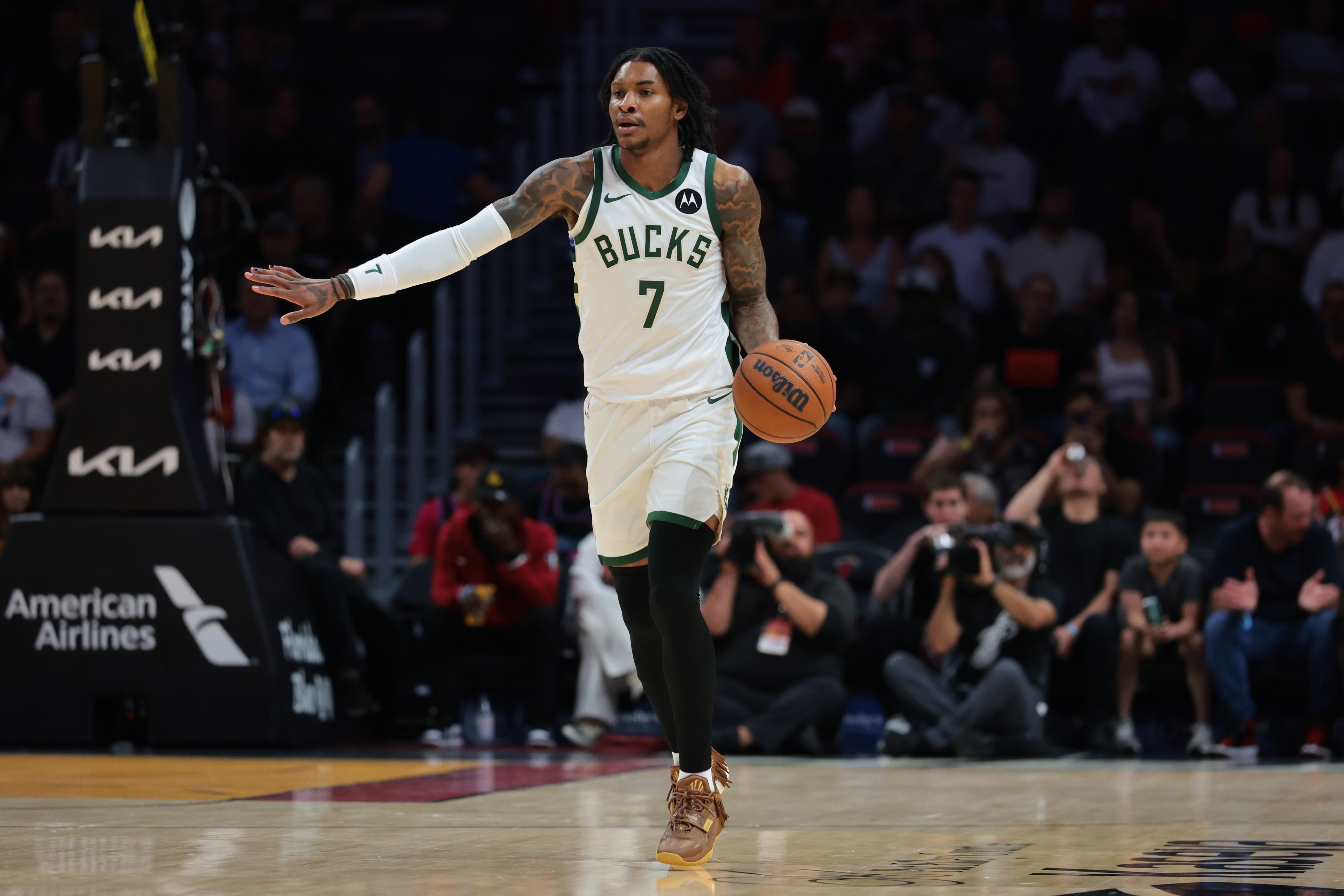 雄鹿官方：小凯文·波特接受了右膝关节镜手术 本赛季报销！